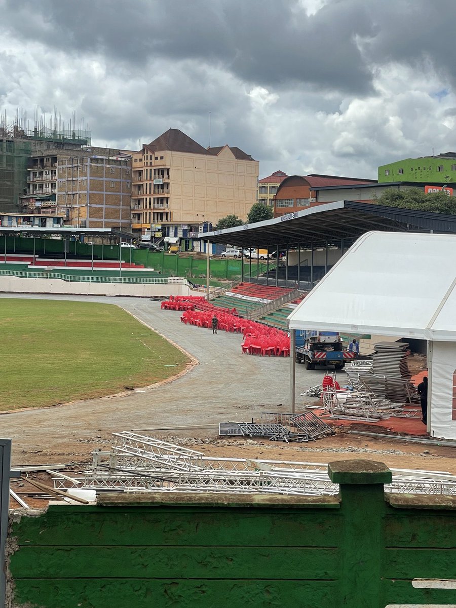 adan_zamuh's tweet image. Hata viti mwenyewe amekujia😂😂