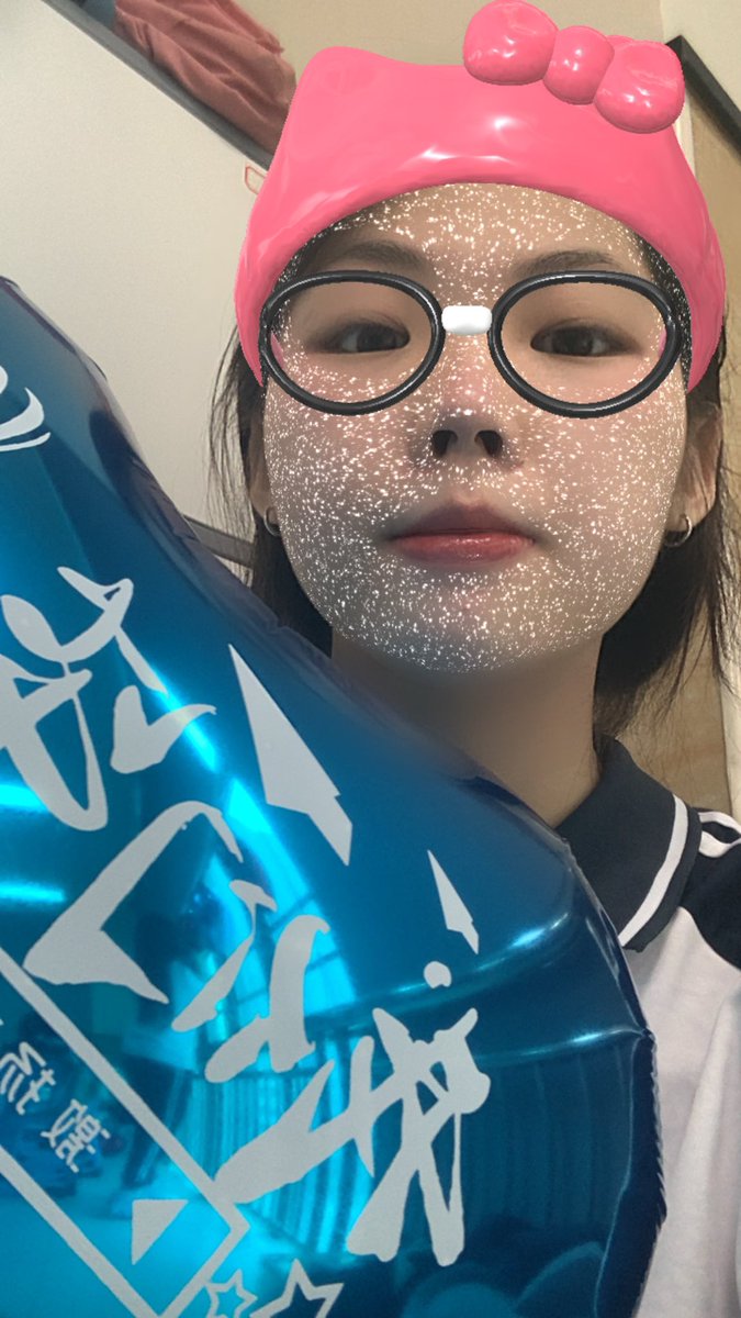 iYuTvTuYi's tweet photo. 用鼻孔看人咋了？ https://t.co/KcaYtJGHig