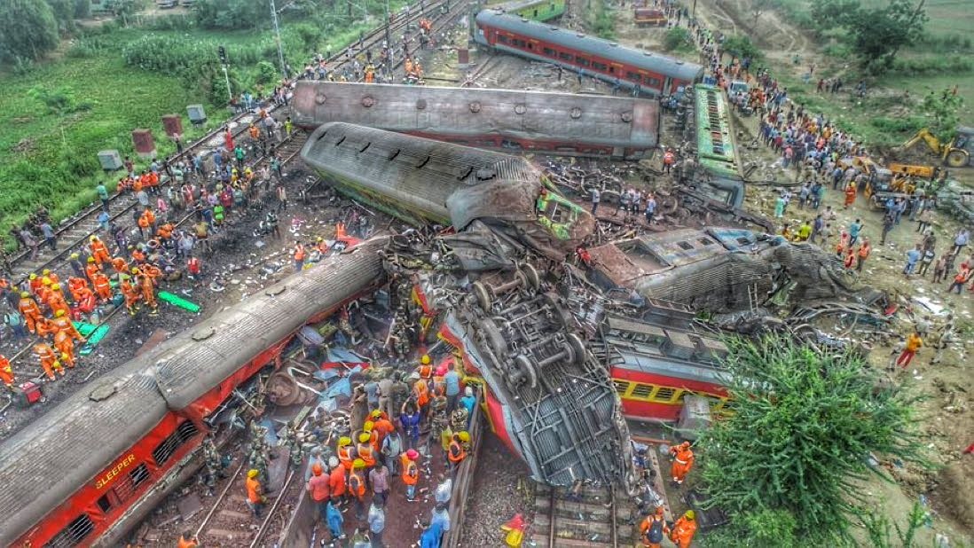 Abdullah__Sahu's tweet photo. This is really heartbreaking, deeply saddened to see this tragic train accident in India 🇮🇳. May god give strength to affected families. More power to neighbors! 
#TrainAccident https://t.co/jwlNy53pPN