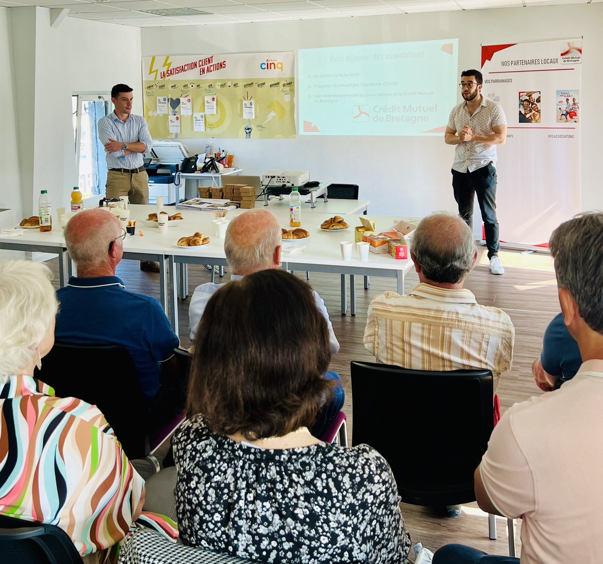 [PETIT DEJ’ ASSO]

Après les réunions #MaSuccession c’est autour des associations que nous nous réunissons ce matin !

🥐 Accompagnement logistique 
☕️ Partenariat économique 
🥖 Développement local

Lors d’événements, au quotidien le CMB est le partenaire n•1 des assos !