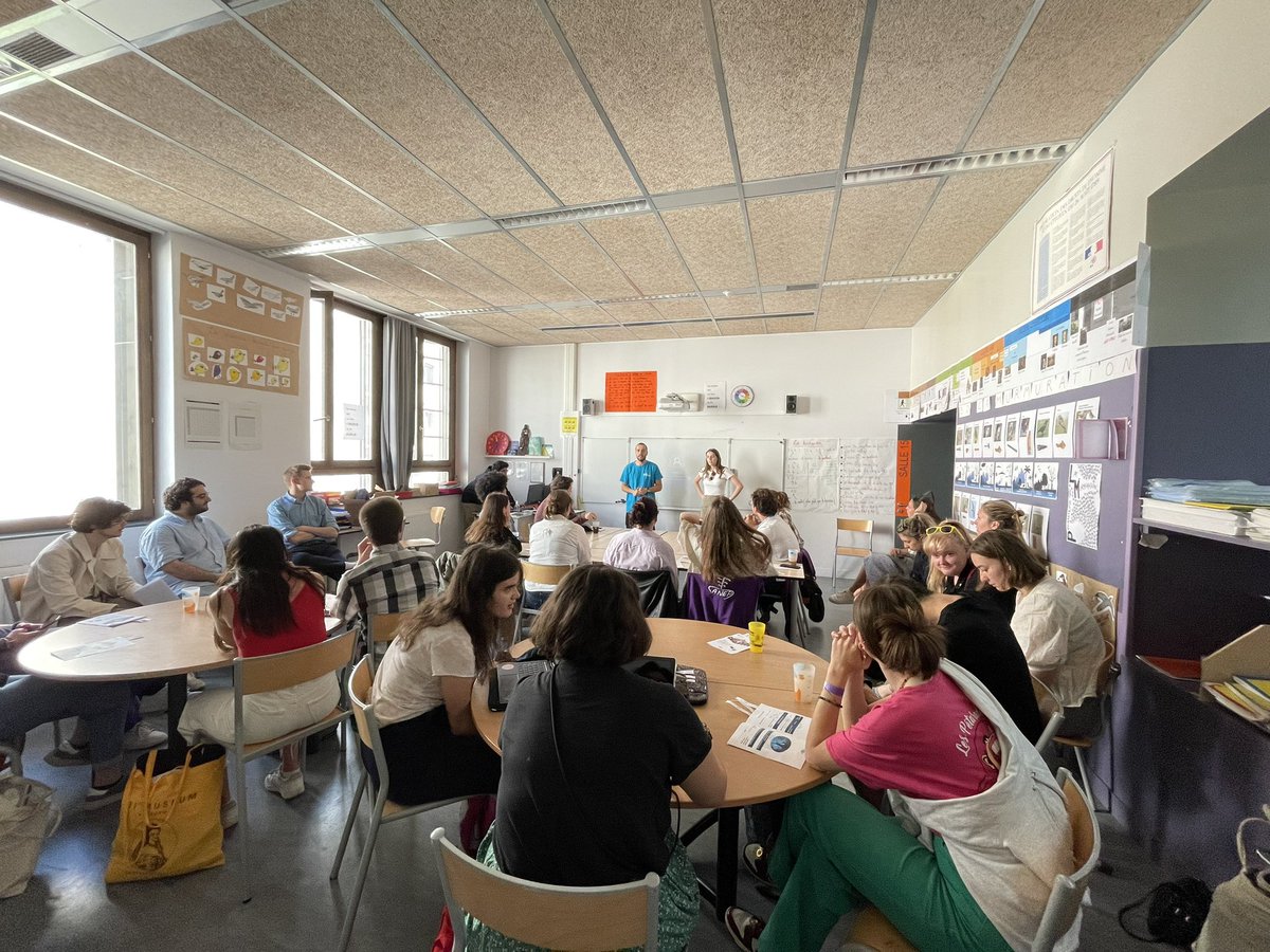 CarolineArigon's tweet photo. Première formation de la journée sur  les inspirations européennes des associations étudiantes 🤝

Nous avons échangé sur nos manières d’organiser des événements accessibles à tous

Des discussions qui permettent de nous former et promouvoir ensuite des événements plus inclusifs https://t.co/qlDcVFZn1L