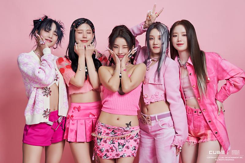 idlecharts's tweet photo. "Queencard" earned its BIGGEST streaming day on Spotify Global Chart after 19 days of release with 1,555,547 streams. 🥳

#GIDLE #여자아이들 https://t.co/ey2OMA6Oph