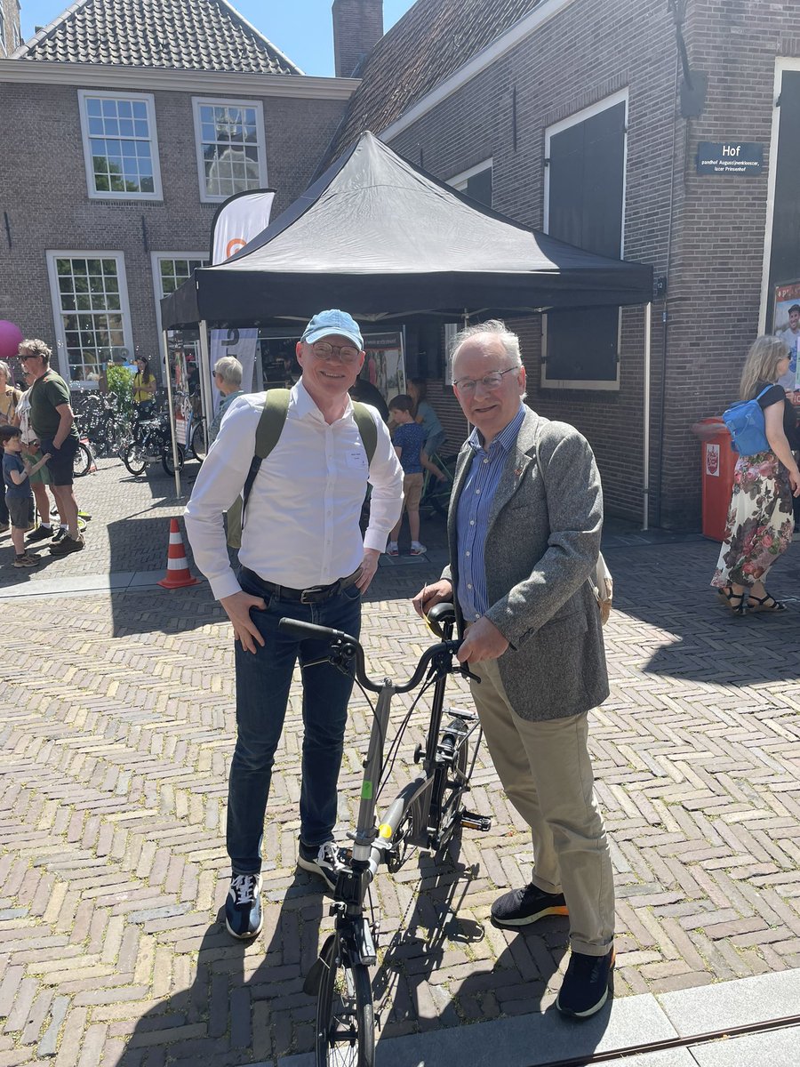 Het is Wereldfietsdag🥳🥳🥳. Wij vieren dat met de <a href="/fietsersbond/">Fietsersbond</a> natuurlijk met ons #fietsfestival in <a href="/GemDordrecht/">Gemeente Dordrecht</a>! Inclusief ontvangst van hoog bezoek uit Europa van <a href="/copenhenken/">Henk Swarttouw</a> van de <a href="/EuCyclistsFed/">European Cyclists' Federation</a> door <a href="/GilbertIsabella/">Gilbert Isabella</a>.