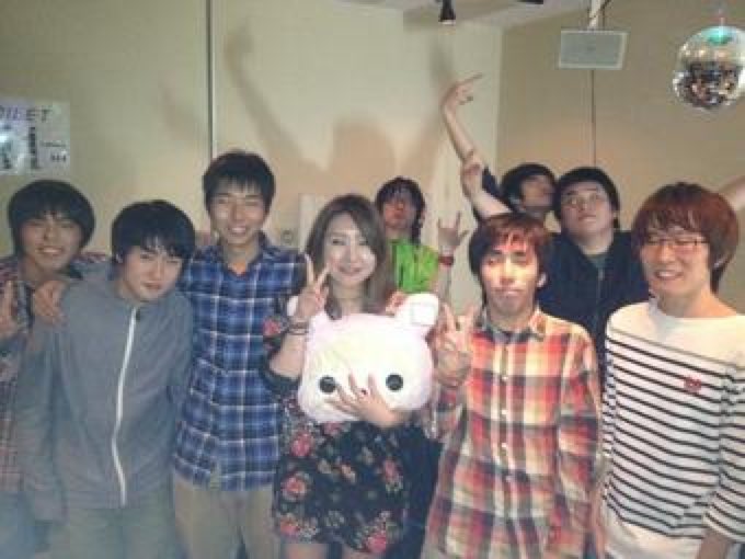 futatsuki's tweet photo. 本日TREKKIE TRAX11年目の設立日です。
こんなに長い間続けて入れるのも、サポートしてくれるみなさんのおかげです。

スマホに入ってる一番古い多分設立前のメンバーの写真、貼っておきますね。 https://t.co/V8fqfKHIRG