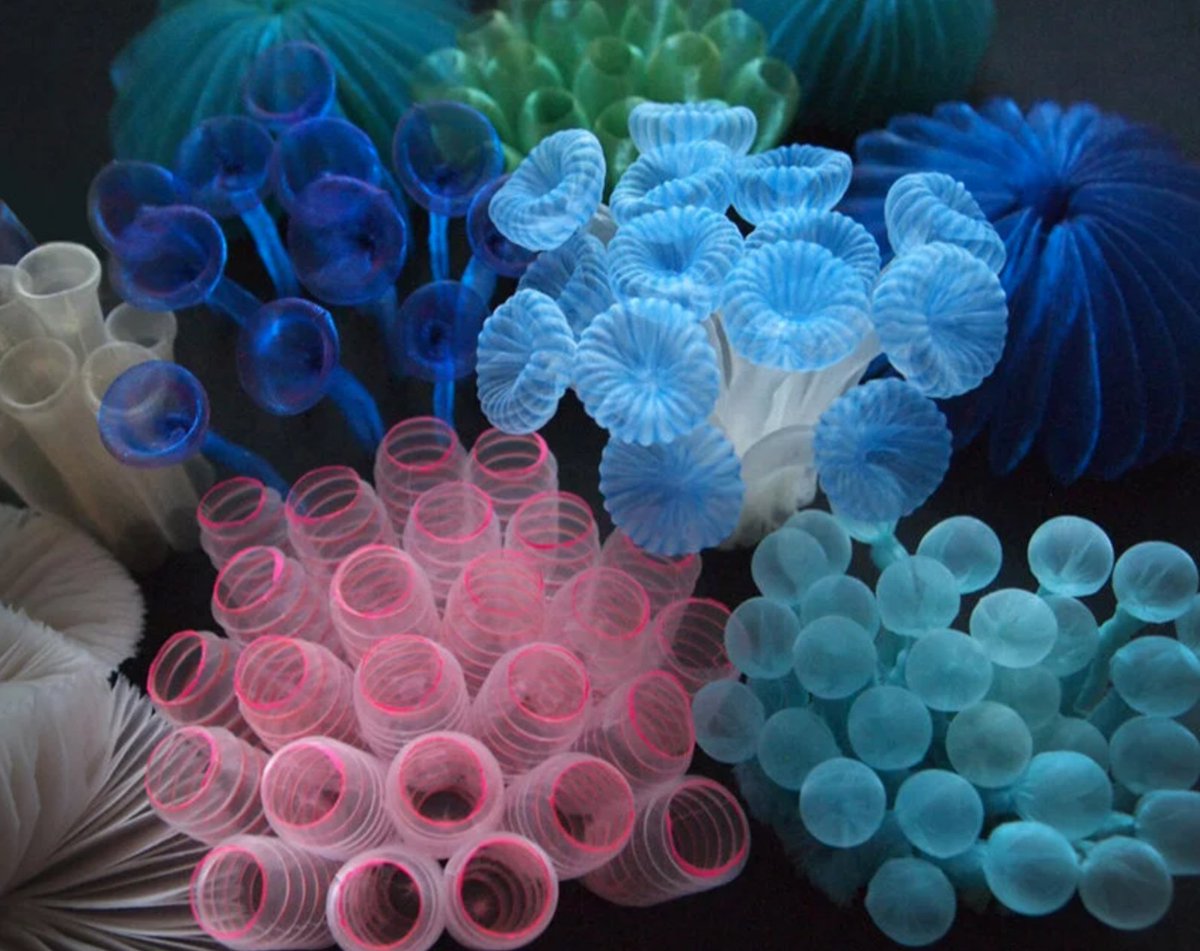 LondonEmbSchool's tweet photo. A meticulous display of craft, artist Mariko kusumoto details an ethereal and otherworldly series of textile sculptures. Made from translucent polyester and nylon fiber.

Web: https://t.co/R8YDV1Jie0

#textilesculpture #3Dtextiles #embroidery #multimedia https://t.co/EcF216KCs6