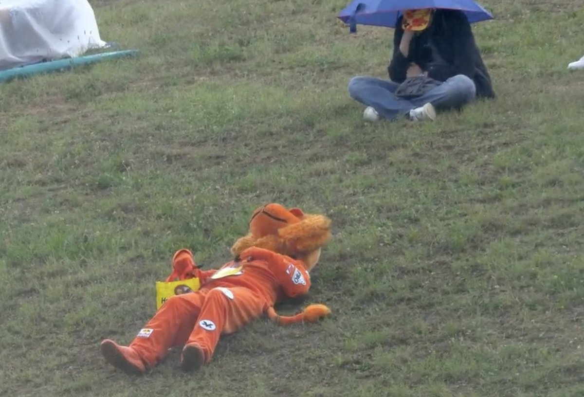 halphatory's tweet image. How much Heineken is he on ?