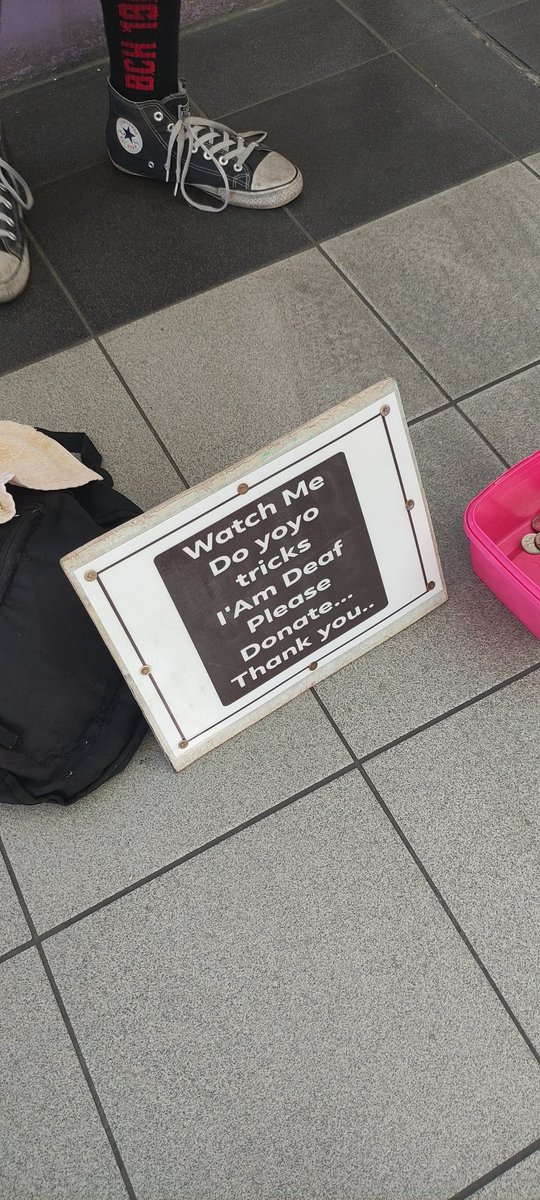 TheRealArvs's tweet image. Good vibes for today.
I saw a deaf yoyo performer doing some tricks at the bridgeway. 

Location: LRT 2 Recto Terminal - LRT 1 Doroteo Jose Station (Bridgeway)

#RandomStuff