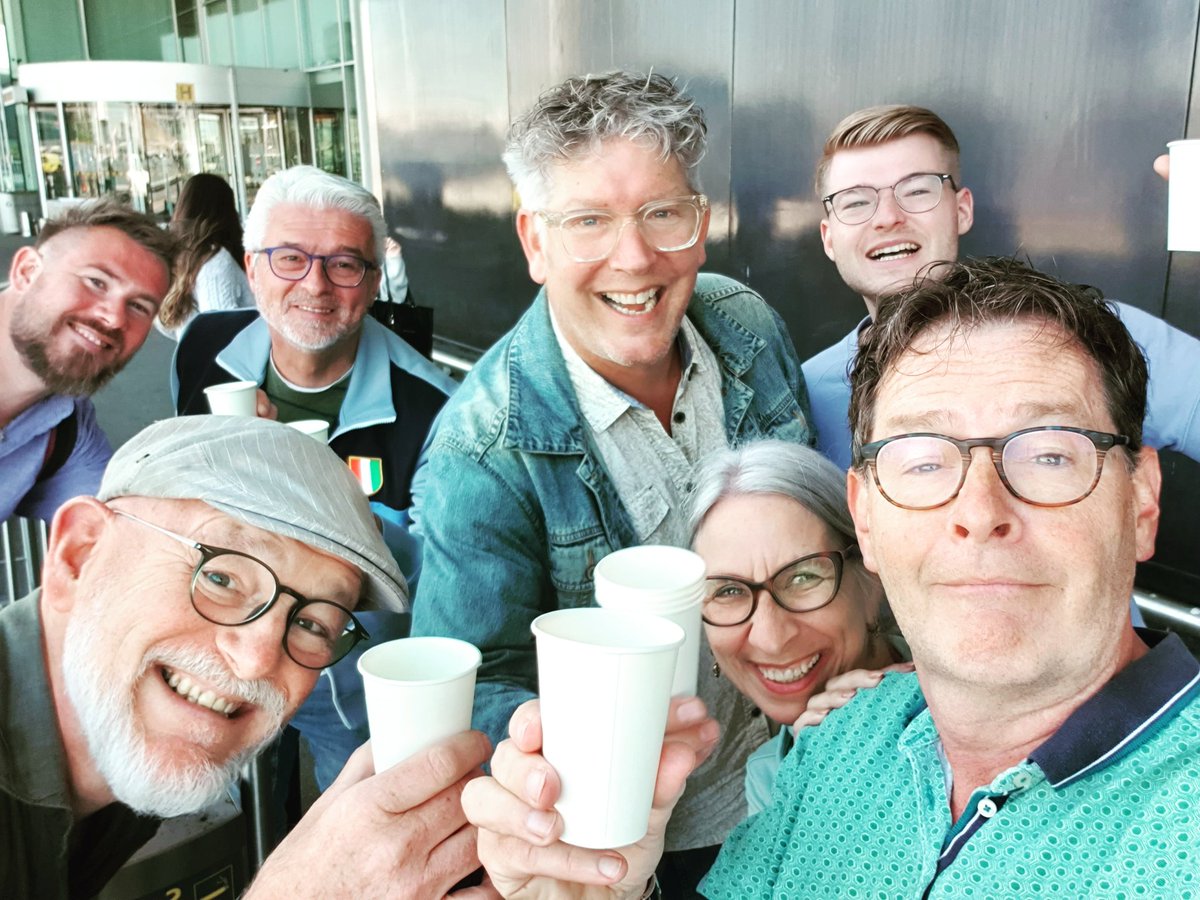 Jazz Connection is ready for some jump-and-jive in Israël 🎷❤

#jazzconnectionband #jazzconnection #hotjazz #jazz #jazzconcert #louisprima #jumpnjive #breda #israel #orangeisthenewwhite #telaviv #schipholairport