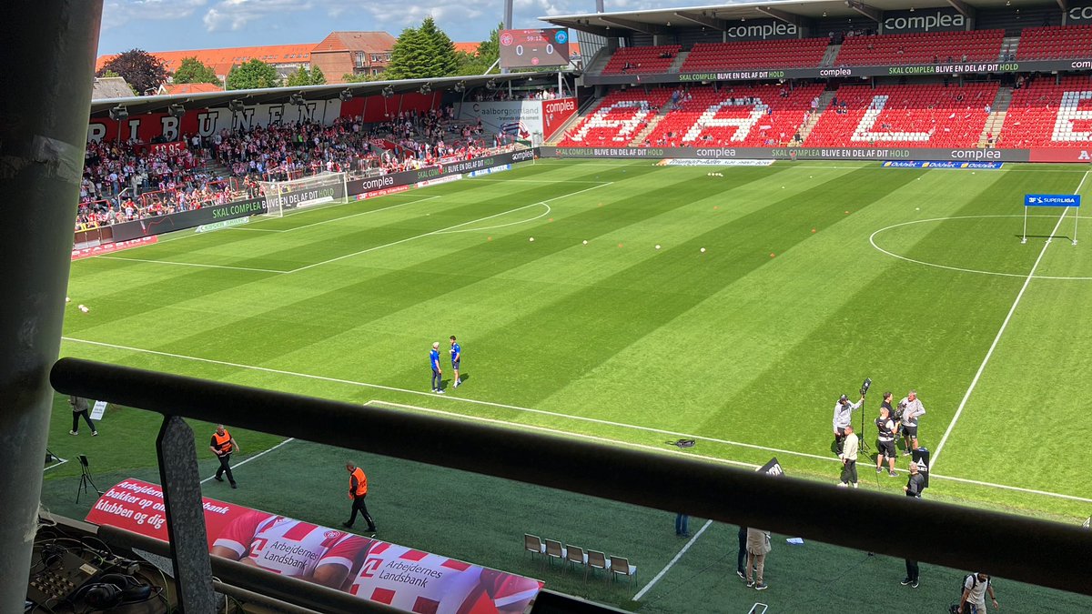 ralfdahl's tweet photo. Flere ændringer hos skadesplagede AaB, der om tre timer kan være ude af den bedste række for første gang siden 1986. Thelander, Granli, Sousa, helt ude - Helenius på bænken. Bl.a. Otoa og Ementa fra start - Silkeborg m samme 11 som vs FCM. @LIGAdrp4 fra kl 14 #aabsif https://t.co/rs8WMrt3uS