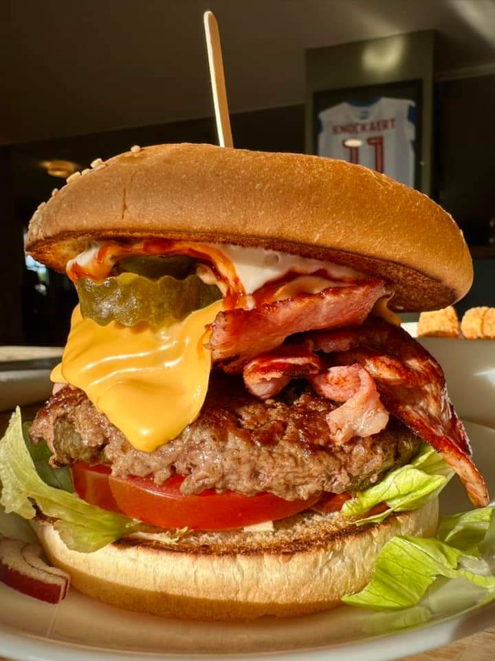 Saturday is made for burgers and beer 🍔🍺

#burgers #eataburger #brighton #burgerjoint #cheeseburger #bestburgers #pubfood #burgerlife #hellosunshine #sunshine #bestburger #burgerbar #burger #hamburger #cheeseburgers #burgertime #burgerlovers #hamburgers #brightonandhove