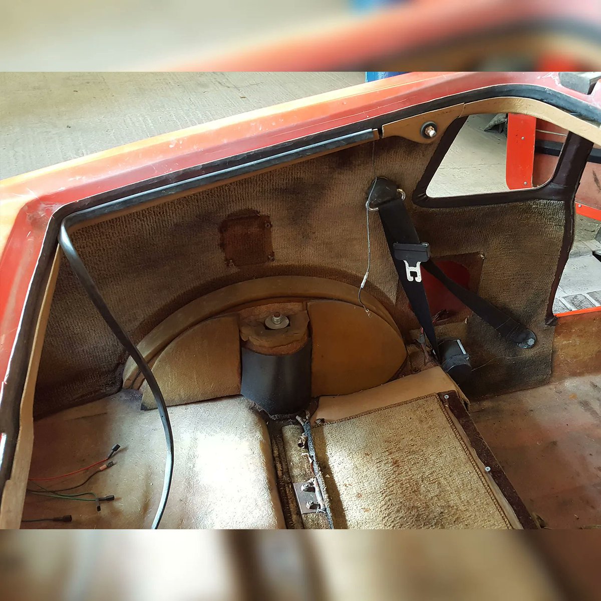 70sResto's tweet image. The rear of the Midas MkII is in need of some attention, but we're up for the challenge. 💪 #MiniMidas #CarRestoration #ClassicCar #ClassicCarRestoration #AutoRestoration #CarEnthusiast #CarCommunity #MidasMkII #CarRebuild #VintageCar #ClassicMini #ClassicCarsUK #GarageLife
