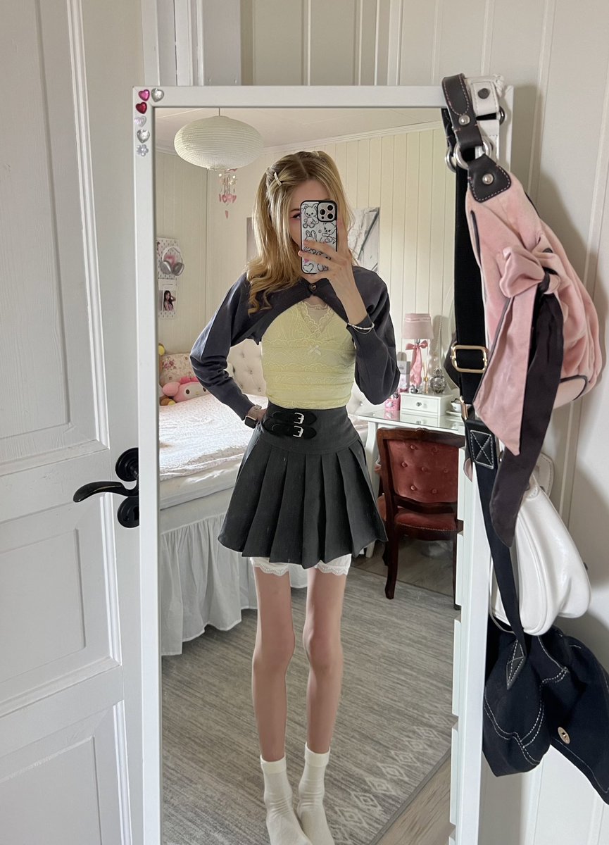 elfbunnyz's tweet photo. me wearing yet another outfit that includes lace and ribbons https://t.co/IIrMmePOrQ