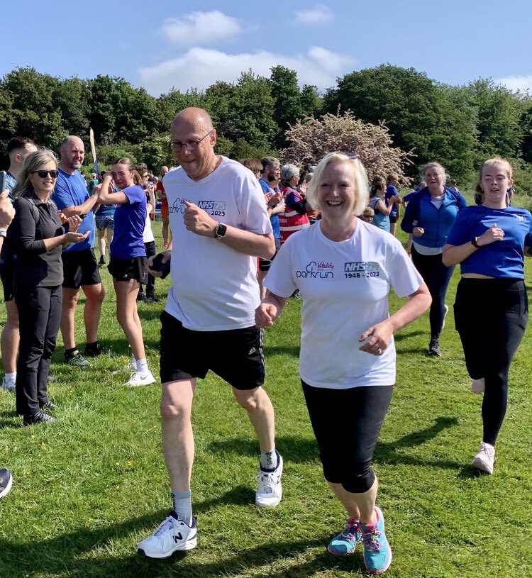 Love this pic 💙 
The Chief Medical Officer @NHSEnglandNMD
& the Chief Nurse @CNOEngland of @NHSEngland 
leading the way at @parkrunUK 
#NHS75ParkRun
#NHS1000miles 
💙💙💙💙💙💙💙💙💙💙💙💙
Role modelling at its very very best 😃
@teamCNO_