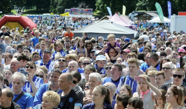 TomJubb1867's tweet photo. It’s time to bring back owls in the park 🦉#swfc https://t.co/LdU3DFEhCV