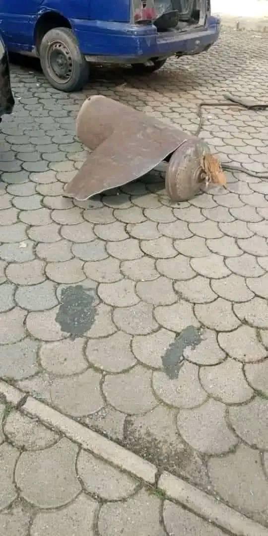 Zayyad_Yazeed's tweet photo. A gas cylinder kept inside a car 4 5hours exploded, Ensuring safety is everyone's responsibility. Keeping Gas cylinders inside d car 4h either be4 or after refilling d cylinder is risky. Be cautious nd kindly ensure dat safety tips or measures are not taken 4 granted! ⚠️🚫

Cc https://t.co/9nCCGxuomU