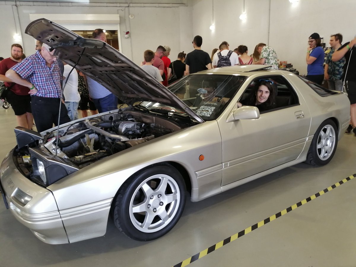 FujiwaraMokou44's tweet image. Face of pure joy! #initialD #rx7fc #mazda #rx7 Ryosuke Takahashi cosplay