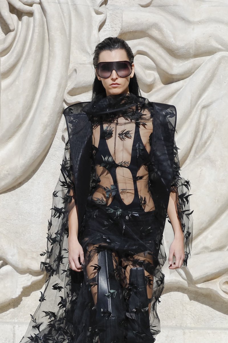 just noticed rick owens in the tour visuals and beyoncé was wearing rick owens ss22 in renaissance album booklet 🤔