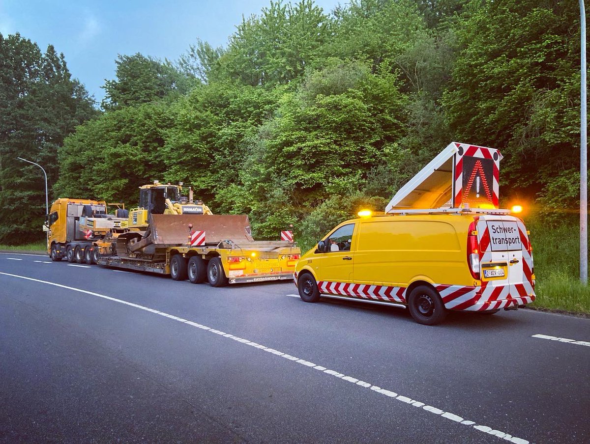 BelgoPilotsBE's tweet photo. Again many cross-border trips last 2 weeks. 👌🏻

🇳🇱🇧🇪🇱🇺🇫🇷🇩🇪

#uitzonderlijkvervoer #uitzonderlijktransport #convoiexceptionnel #transportexceptionnel #exceptionaltransport #abnormalload #schwertransport #bredlast #langlast

✉️ pilots@belgopilots.be
🌐 https://t.co/xTDY7FIZud https://t.co/dhgLTYPu2b