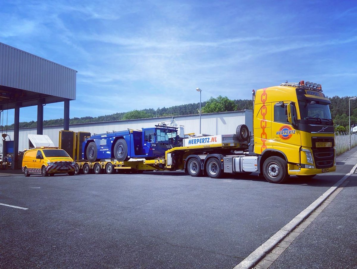 BelgoPilotsBE's tweet photo. Again many cross-border trips last 2 weeks. 👌🏻

🇳🇱🇧🇪🇱🇺🇫🇷🇩🇪

#uitzonderlijkvervoer #uitzonderlijktransport #convoiexceptionnel #transportexceptionnel #exceptionaltransport #abnormalload #schwertransport #bredlast #langlast

✉️ pilots@belgopilots.be
🌐 https://t.co/xTDY7FIZud https://t.co/dhgLTYPu2b