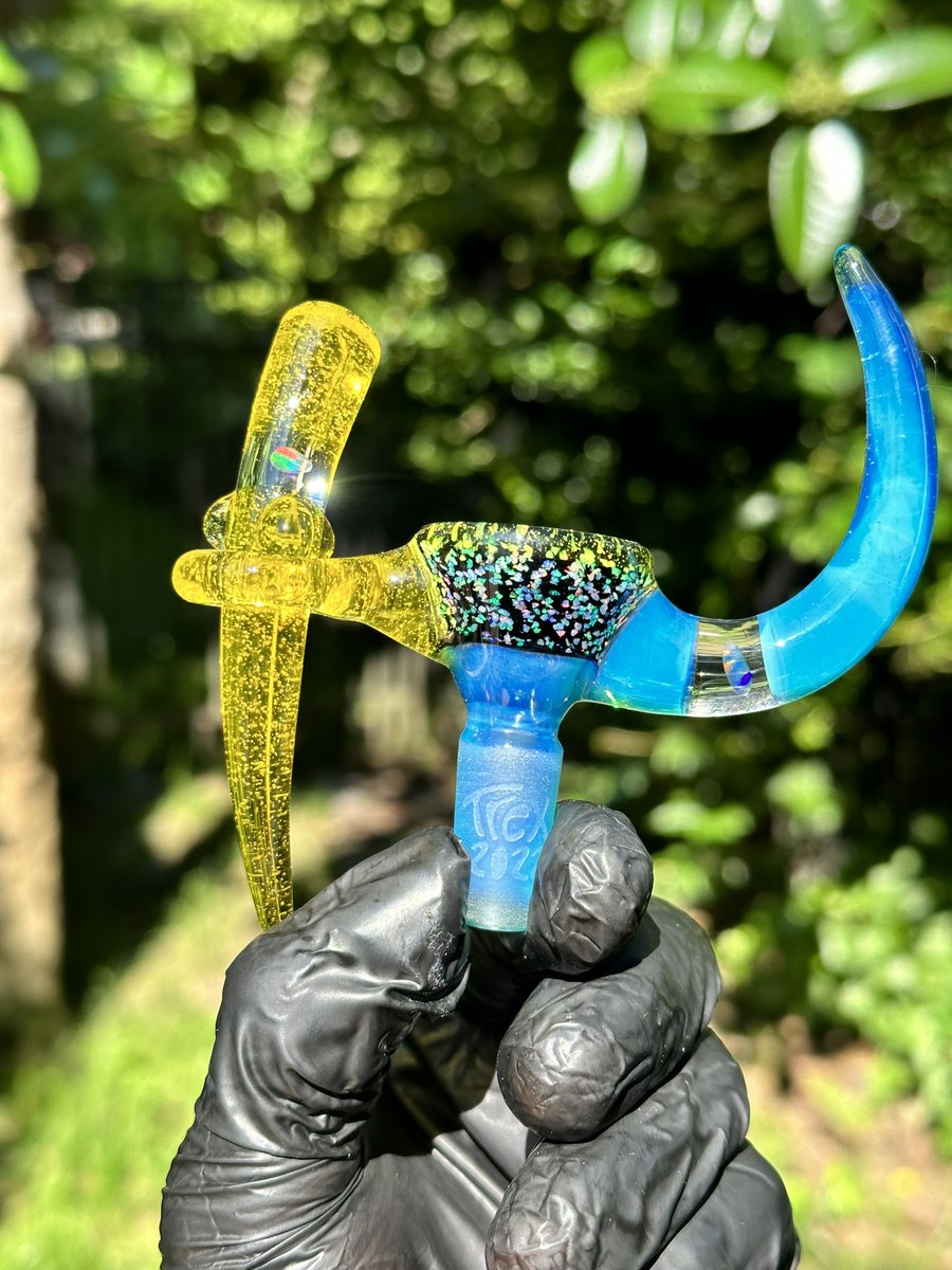 TRex Glass 14mm crushed opal over black, terps lip wrap, poker,  screen, and loop. Marina horn and hand ground joint, and two rainbow opals!

Available here!👉squilglass.shop/product-page/t…

#crushedopal #heady #marina #terps #headyslide #poker #glassart #glass #bong