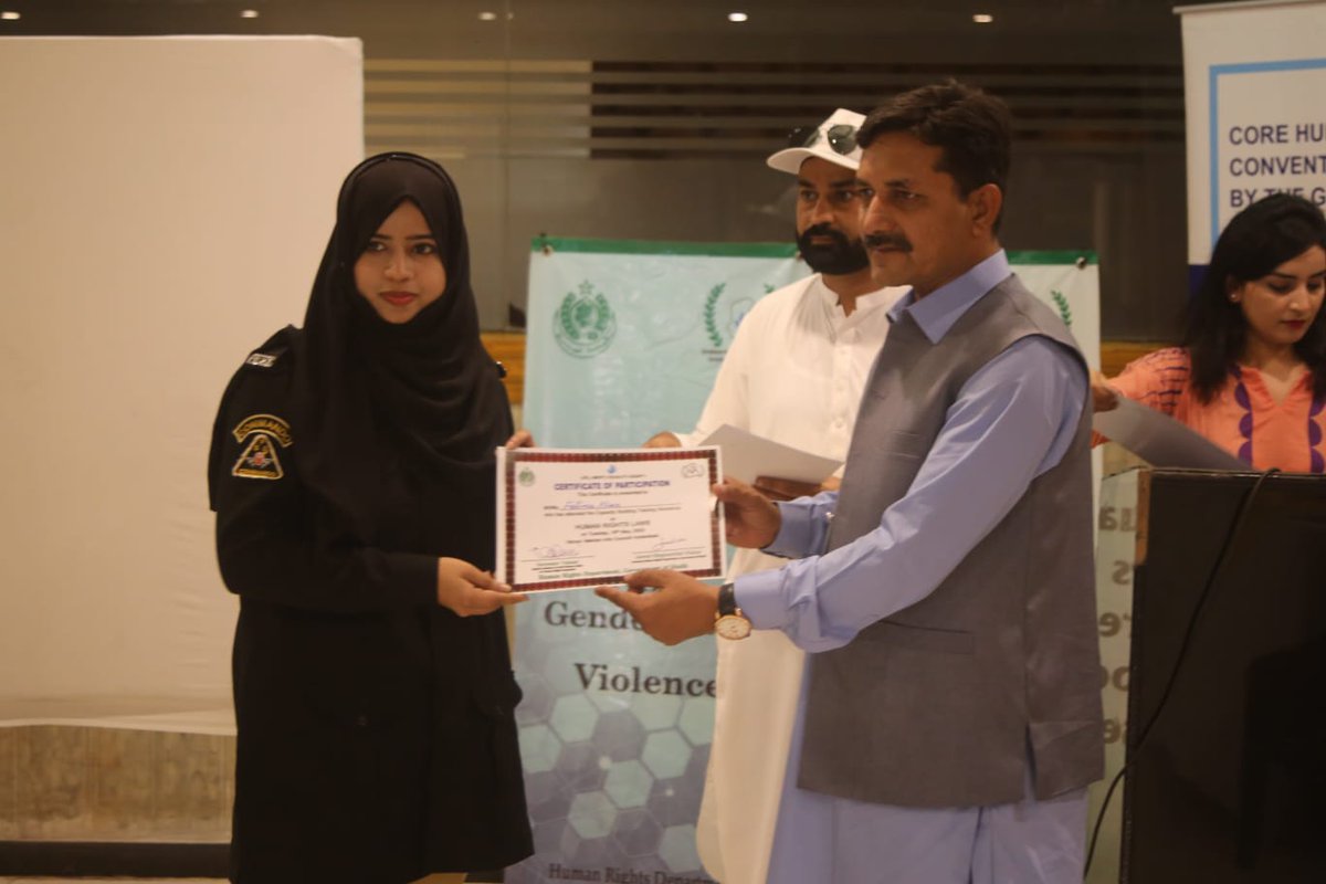 HumanRightsGovt's tweet photo. The trainers of the workshop, Barrister Aashir Masood Mahar, Khusro Iqbal Advocate, Ms Marvi Awan and Altaf Hussain Khoso Advocate highlighted the provisions of the constitution and laws related to human rights.

#sindh4humanrights https://t.co/RmtZy2oeET