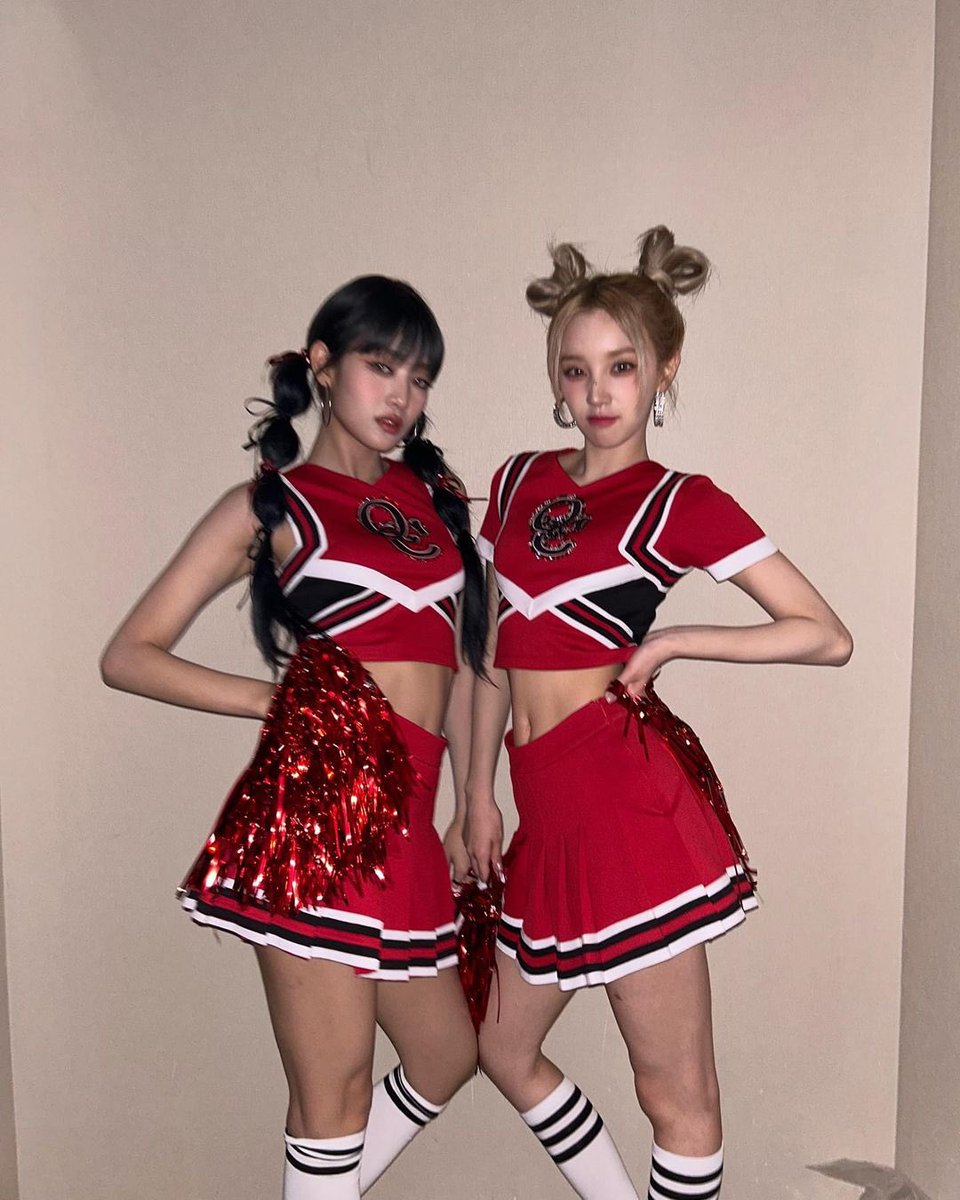 cheerleaders yuqi and minnie