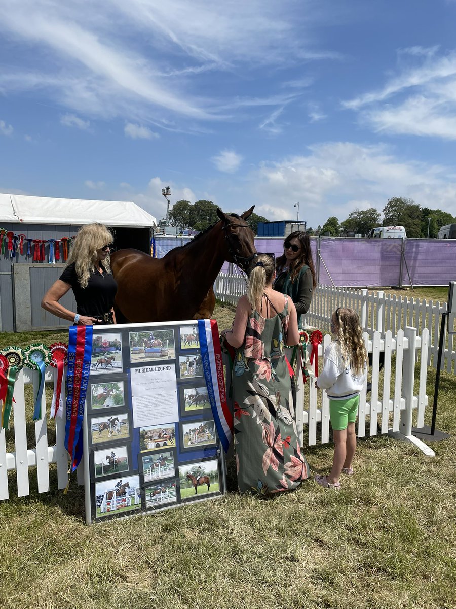 davidcatlow's tweet photo. Lots of interest in the wonderful Musical Legend and his amazing post racing career here at Epsom today @RoRlatest @BHAHorseracing @TheJockeyClub @GBRacing @itvracing https://t.co/9FPnsXDjwo