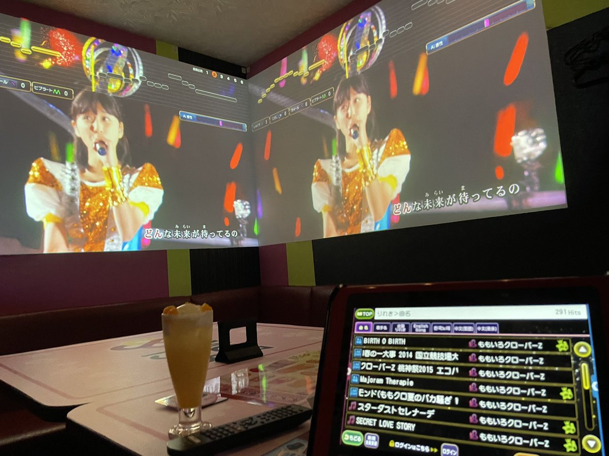 0116_mcz's tweet photo. コラボルーム行ってきました💗❤️💛💜
幸せ空間やったけど1人は流石に寂しすぎた‼︎ももクロちゃんからのメッセージが自分に言われてるのかとドキドキしたのが思い出🙂
#bigecho_jp #玉井詩織生誕前夜祭 https://t.co/VD1pVTwBxo