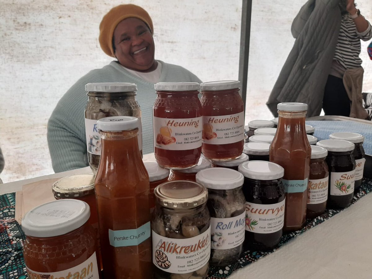 TCOE_Land4Food's tweet image. Women from the Blinkwaters Co-Operative in #buffeljagsbaai in the #overberg are at today's #mowbraymarket with fresh #silverfish, silverfish cakes, sour fig jam, myrtle honey, roll pops and apricot jam.