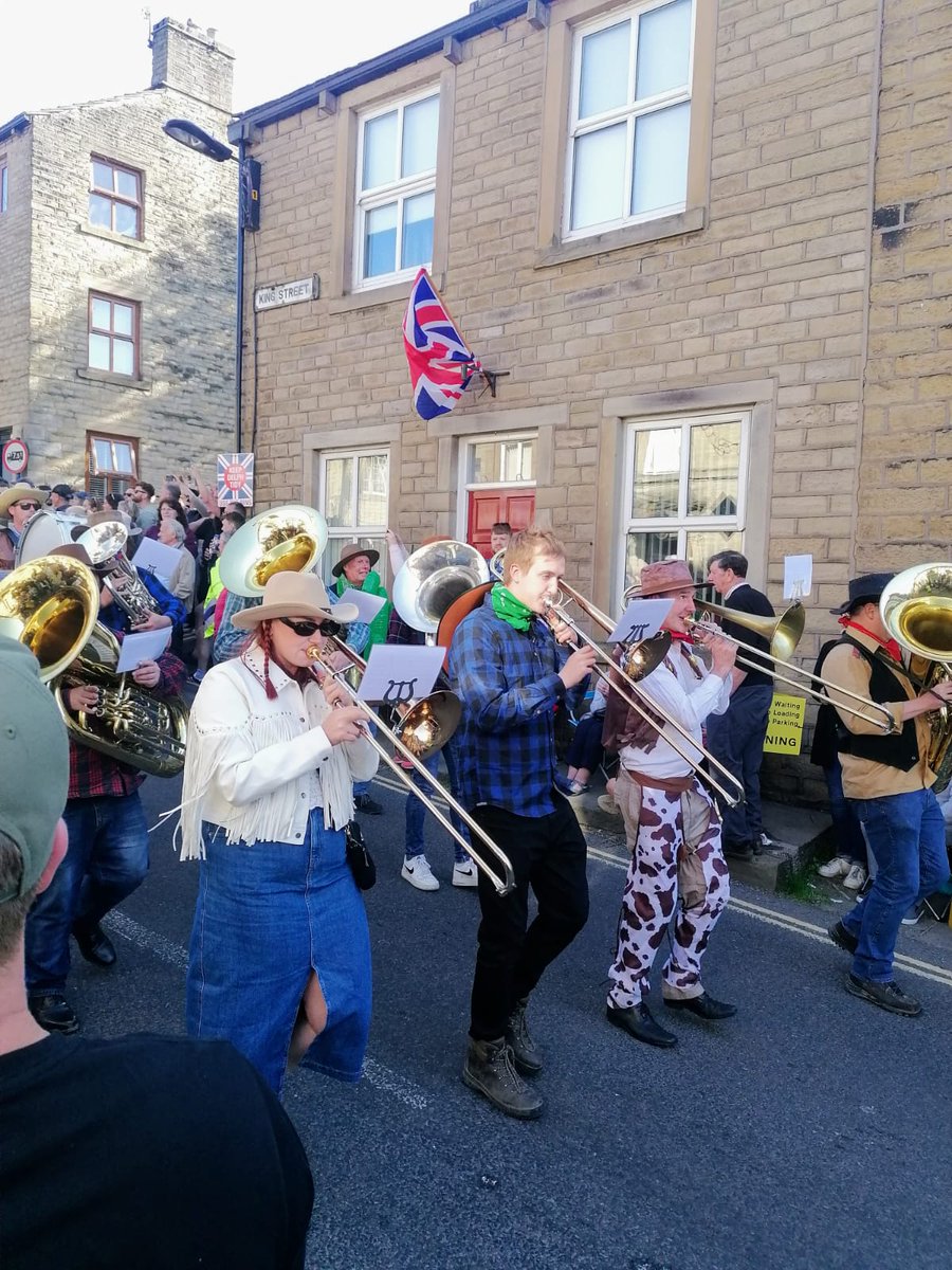 sparklyrubyred's tweet photo. Fab night out at the #whitfriday23  marches in #Saddleworth! Yeehaw!! #WildWest #Cowboys @4barsrest @FridayWhit https://t.co/nw7apdRQue