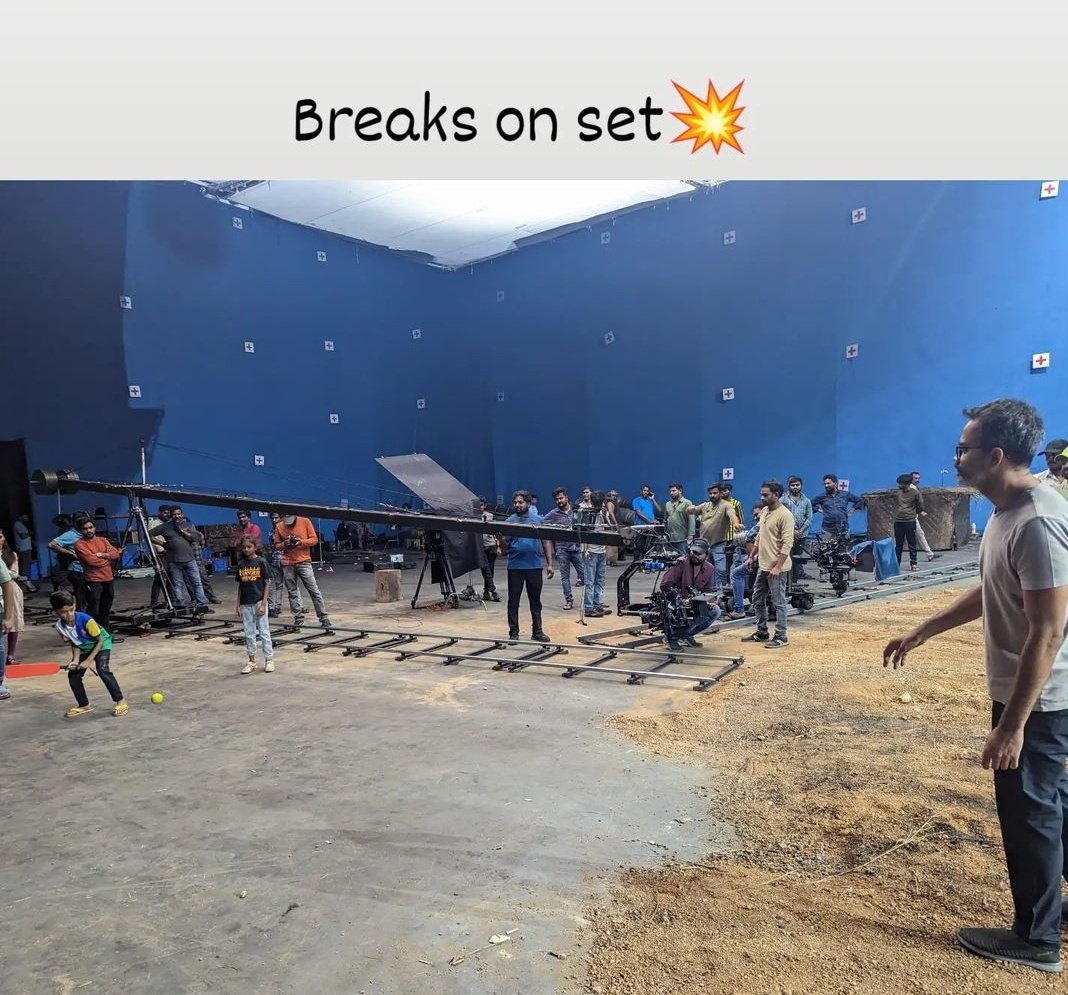 #Salaar sets filled with blue mats, planning something huge 🥵🔥