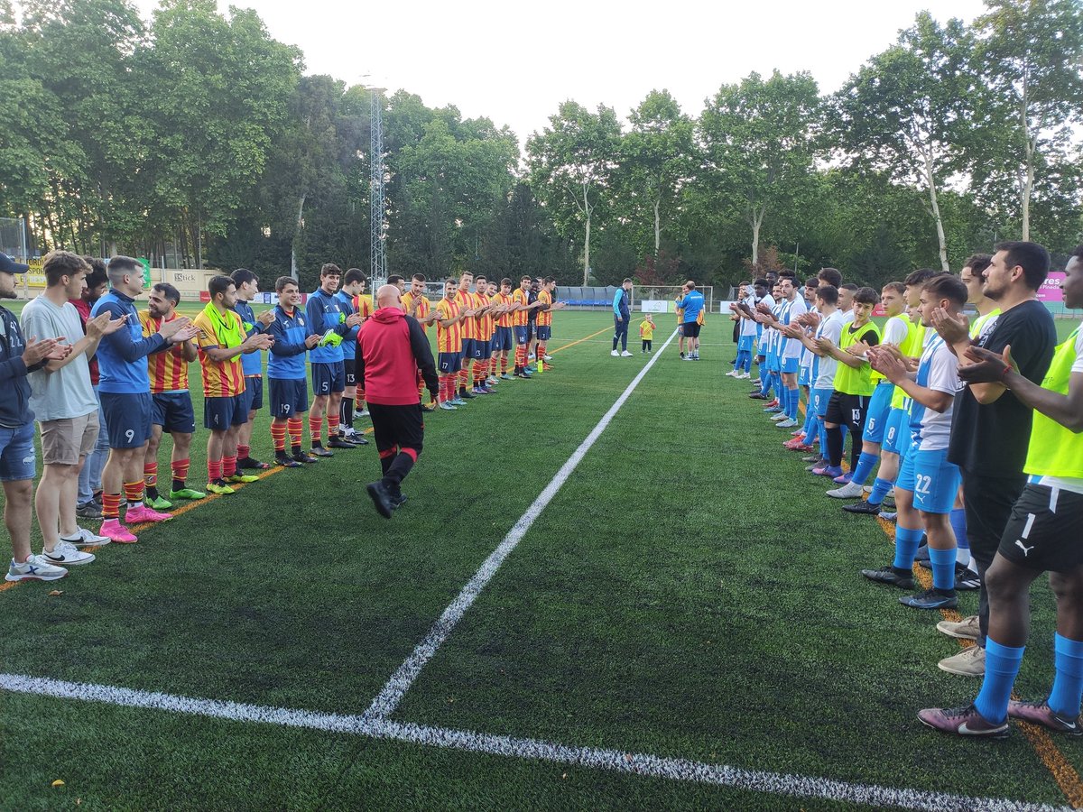 showdelsesports's tweet photo. Ahir el municipal d'esports va acomiadar com toca al capità del @CFTordera, @davidmanche10, i a l'entrenador, @josecaceres2015. Tots dos no continuaran la temporada vinent! 

❤️Moltes gràcies pel compromís que sempre heu tingut amb @RadioTordera

Molta sort! Ens veiem aviat! https://t.co/y7dWO6sVRX