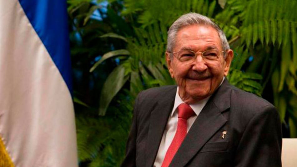 #AnapCuba Le deseamos a Nuestro General de Ejército Muchas felicidades!! y Mucha Salud, Que pase el mejor de los días #Cuba está de cumpleaños. 
#RaúlEsRaúl 
#LatirXUn26DeVictorias
#62AnapdeVictorias <a href="/GuemesFrank/">Frank Guemes Alonso</a> <a href="/Cristian_R1985/">Cristian Rodríguez Bosch</a> <a href="/AnabelRamrezLp2/">Anabel Ramírez López</a>