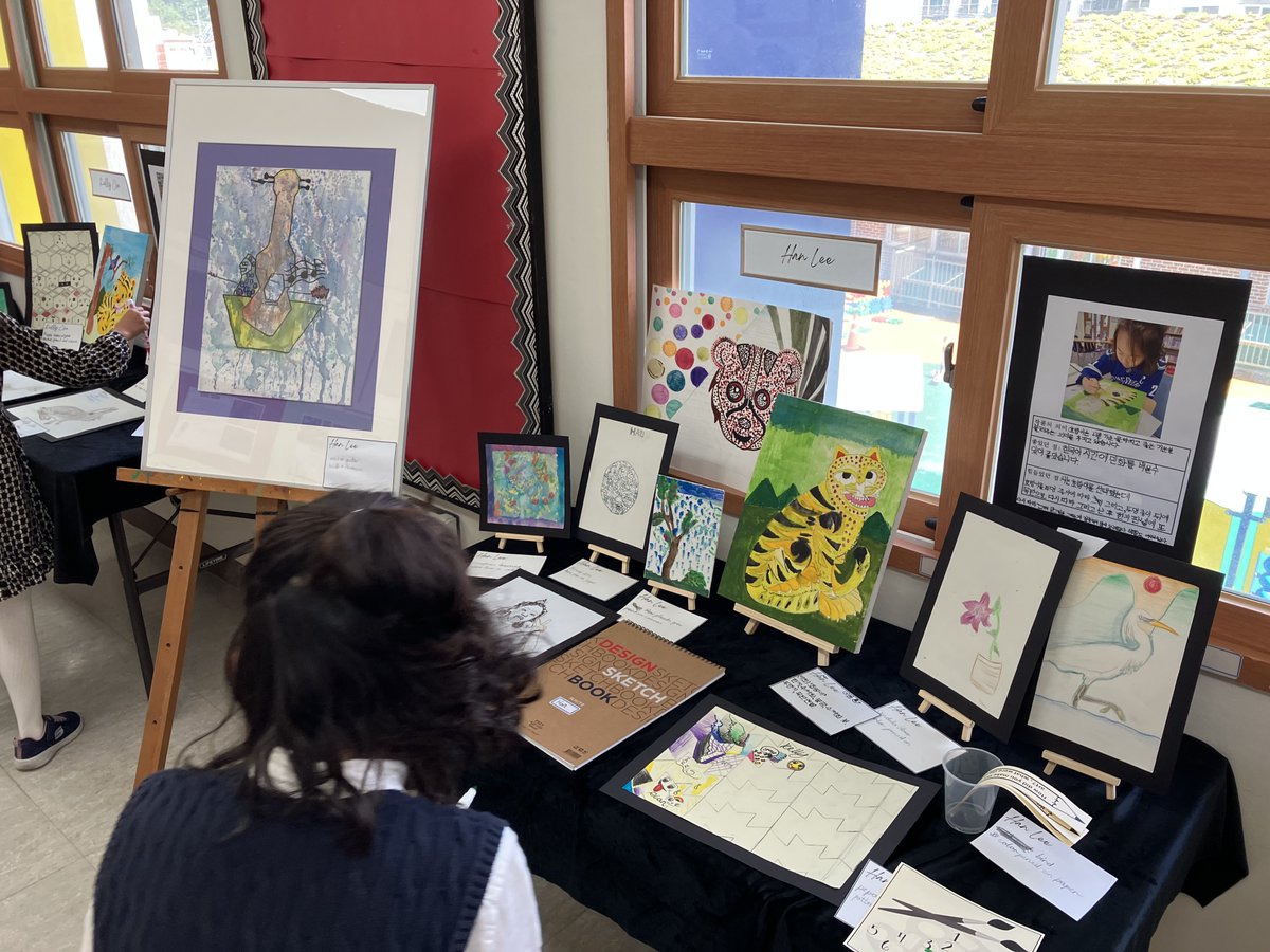 ed_simona's tweet photo. Congratulations to all my Grade 3 students!👏
The exhibition "How we express ourselves. Art Gallery" was a big success! 
Your artworks were expressive, colorful and had amazing ideas! You presented them as true artists to the public! I am proud of you. Art @ISBlearning, #COETAIL https://t.co/fgFXi3qEZm