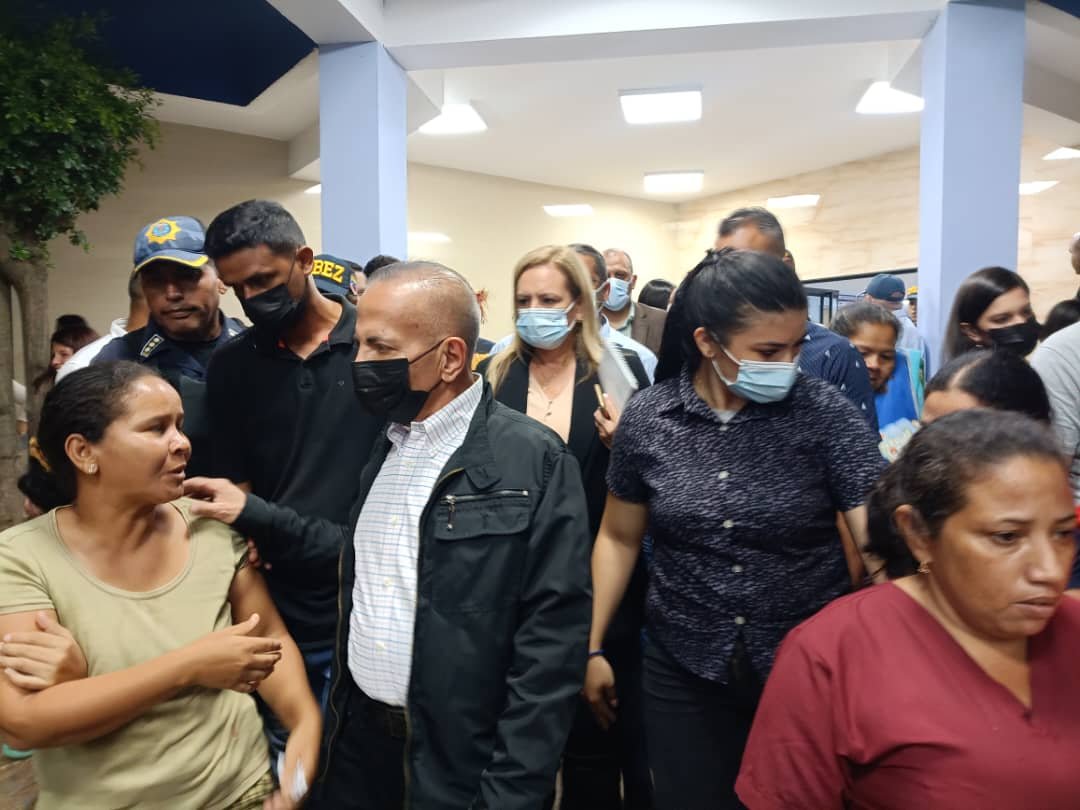 Nuestro gobernador <a href="/manuelrosalesg/">Manuel Rosales</a> y alcalde del mpio. #Cabimas <a href="/NabilCabimas/">Dr. Nabil Maalouf</a>, recorrieron el Hospital General de Cabimas, atendiendo y observando el estado de institución sanitaria para hacer remodelaciones y acondicionamiento de las salas de atención médica.

#04Junio