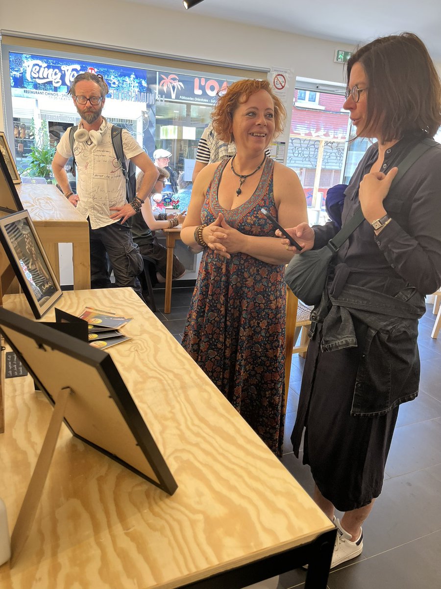 Lille en commun (@lille_en_commun) on Twitter photo Le Pop Café est un joli lieu de vie rue Jules Guesde, au cœur de #Wazemmes, encore embelli par les collages poétiques d’öde Cacheux. 🥳
Vernissage avec <a href="/ch_brun/">Charlotte Brun</a> et @hakimagouni.
A découvrir jusqu’au 24 juin! Le Pop Café est un joli lieu de vie rue Jules Guesde, au cœur de #Wazemmes, encore embelli par les collages poétiques d’öde Cacheux. 🥳
Vernissage avec <a href="/ch_brun/">Charlotte Brun</a> et @hakimagouni.
A découvrir jusqu’au 24 juin!