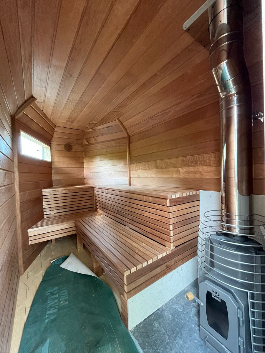 In-between building surveying,  this kinda happened. Myself and my mate Dave @podsofwales built a woodfired #huum sauna inside a vintage Rice horse box... #horseboxconversion #sauna #finmark #woodfiredsauna #wellness #wellbeing