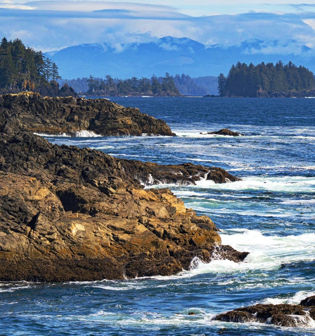 Waves crashing against the beach in Ucluelet, British Columbia 🇨🇦