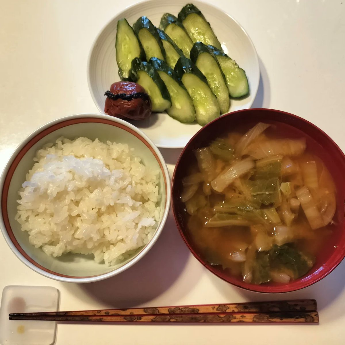 nota_eri's tweet photo. 腎臓をキレイにする食事法を１週間試した結果🍙
・２日目の朝起きた時すでに身体がめちゃくちゃ軽かった
・体重１．５kg減(白米食べまくったけど体重減った)
・化粧ノリがめちゃくちゃ良くなった
・ホルモンバランスが整った(個人的にこれが１番嬉しかった)
・以前より少食になった https://t.co/Ux6t1AJzlS