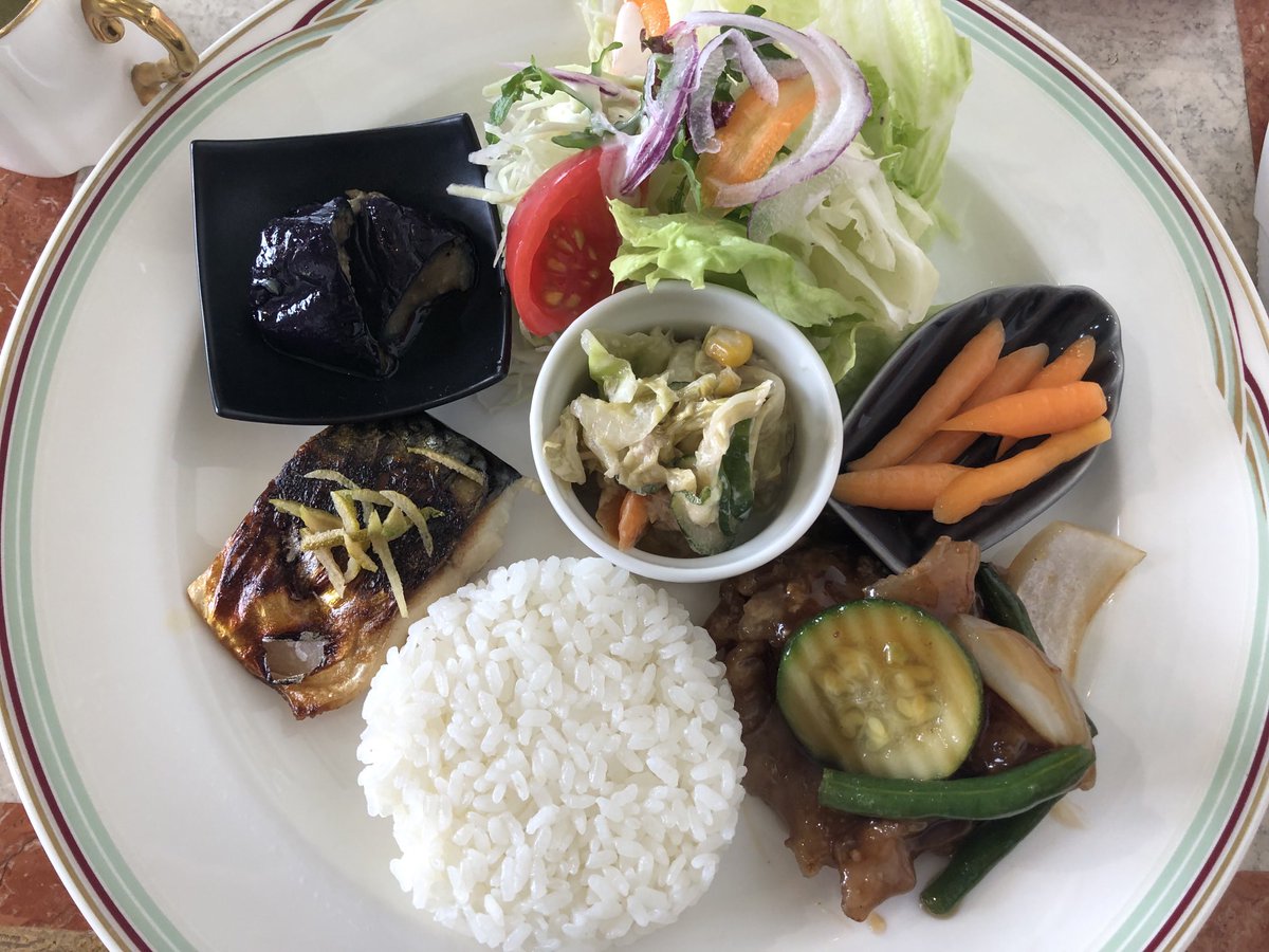 Shinobu20080701's tweet image. 週末ルーティン　
9.5キロウォーキング&amp;amp;カフェランチ👍

今日のメニューも、たっぷりのお野菜と魚君🐟とお肉🍖もありのバランス良い🙆食事になりました^_^とっても美味しかったです💕

＃健康オタク
＃ウォーキング