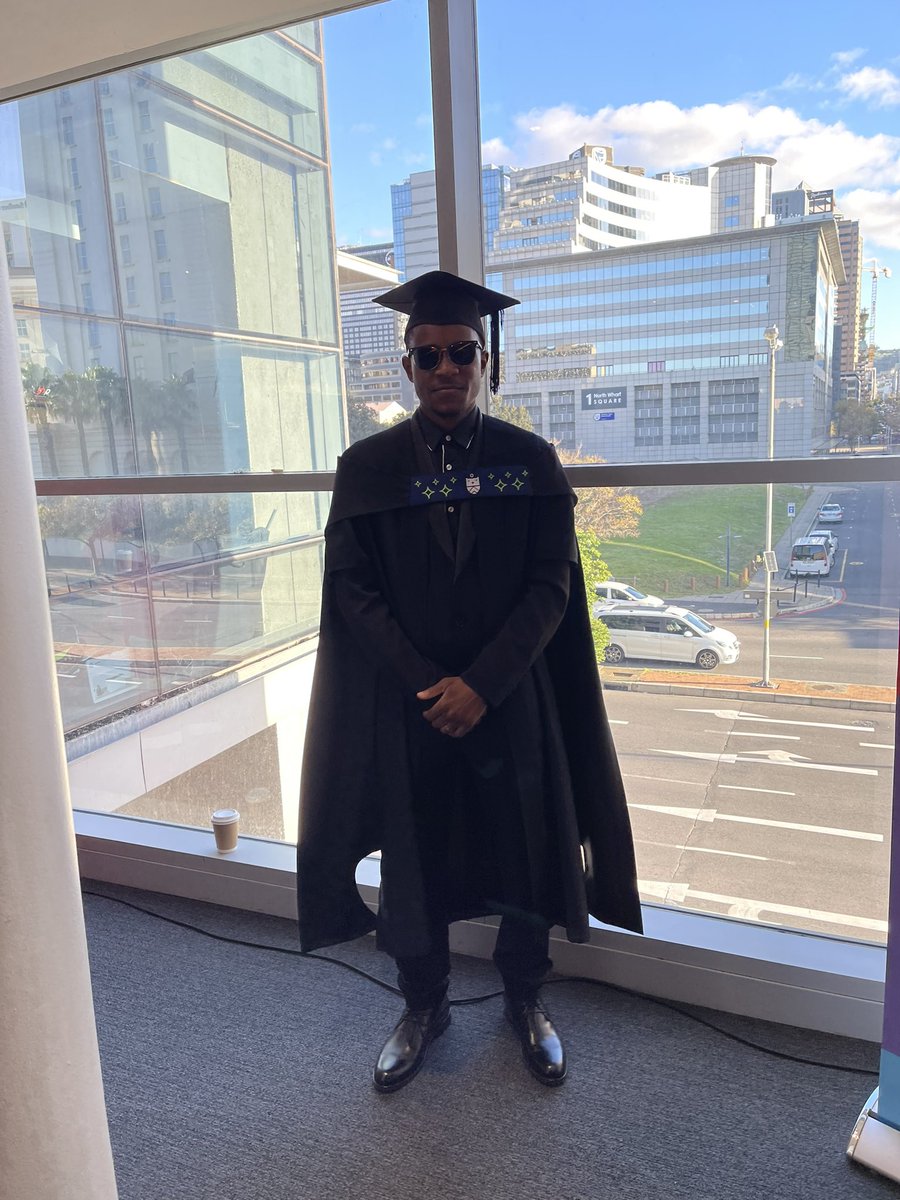 fwalyx's tweet photo. BScIT 🎓. Grateful 🙏🏽🖤 https://t.co/Ijv6sXrjFC