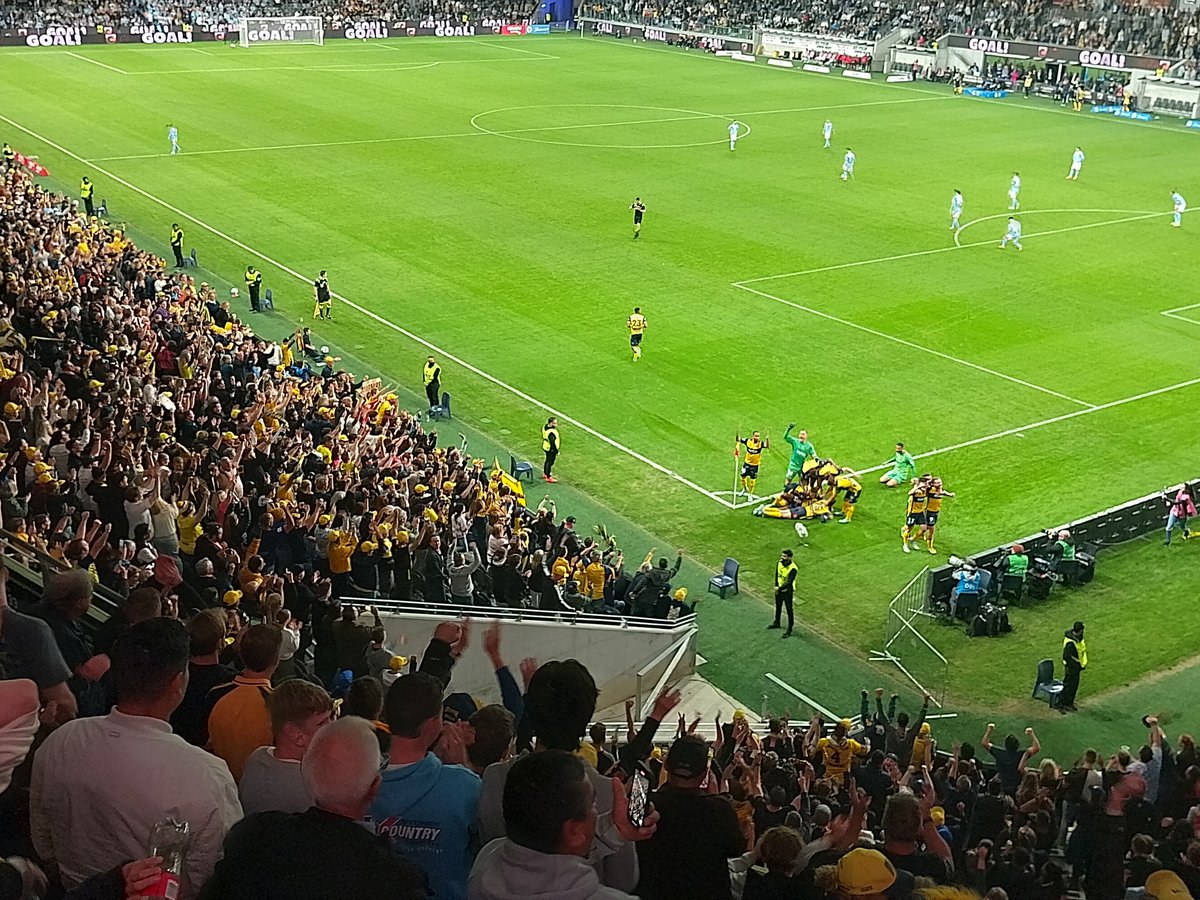 FT 1-6 (HT 1-2) @aleaguemen #GrandFinal2023 #MCYvCCM here @commbankstadium (att 26,523) extraordinary result for @CCMariners with hat trick inc two converted second half penalties for striker @Jasoncummings35 congratulations 👏👏 Mariners as campeones 🏆 for 2023.
@ccyellowarmy