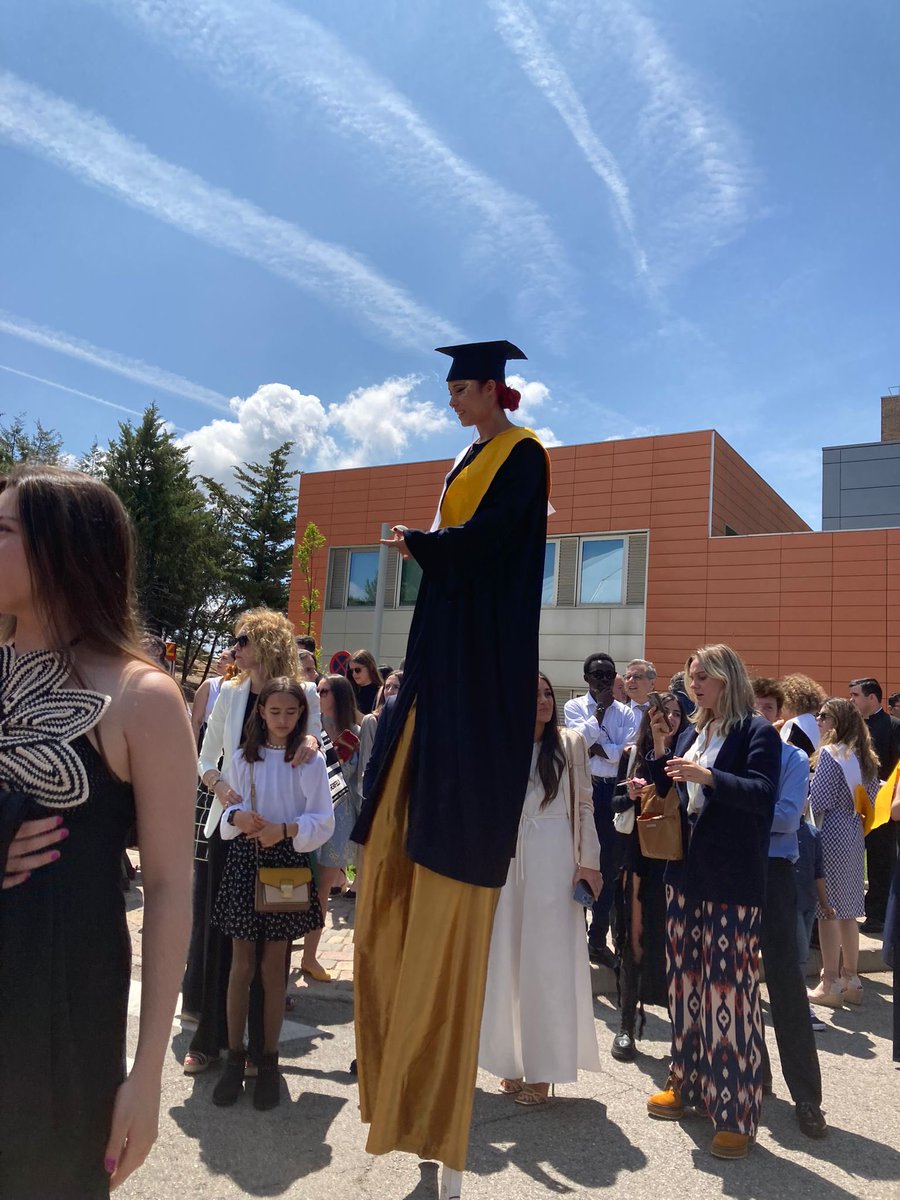 ¡Feliz graduación a todos los que hoy os convertís en #ComillasAlumni! 🌟🎉 

Estamos seguros de que marcaréis una diferencia en el ámbito de las Ciencias Humanas y Sociales. ¡Enhorabuena por vuestro éxito académico y bienvenidos! #SomosComillas