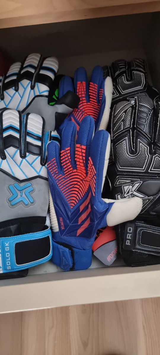 I'm back from holiday and back to training💪🏼, JPL trials, and ready for the South Regional Futsal finals tomorrow. Which gloves to wear?🧤   #goalkeepersunion #goalkeeper #lionesses #girlpower #weplaystrong #HerGameToo #thisgirlcan #cleansheets #MissKickFits #fugati #just4keepers
