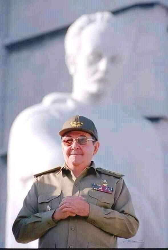 <a href="/DeZurdaTeam_/">DeZurdaTeam 📳</a> <a href="/AbelPrieto11/">Abel Prieto</a> <a href="/EVilluendasC/">Enrique Villuendas</a> <a href="/DrRobertoMOjeda/">Dr. Roberto Morales Ojeda</a> <a href="/InesMChapman/">Inés María Chapman Waugh</a> <a href="/DignoCubano/">Cubano Digno</a> @Cuba_Hist_Viva <a href="/felixeddyglez/">Félix Eddy González Rodríguez</a> <a href="/Frank16726439/">Frank Enrique 🇨🇺</a> <a href="/IzquierdaUnid15/">Izquierda Latina 💪</a> #RaúlEsRaúl ☀️🌟
Es la continuidad viva de Martí y de Fidel. Orgullo de tenerlo dispuesto y optimista a los 92 🌠 Su ejemplo estimula y compromete‼️
Felicidades 👏👏👏
#DeZurdaTeam 🤝