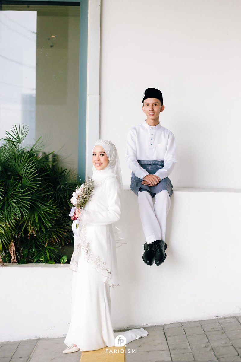 Love is what happens when two hearts find their happy place right beside each other. 💕

#malayweddingguide #malaywedding #weddingphotographer #weddingvideographer #faridismbrides #faridism #yourmomentexpert