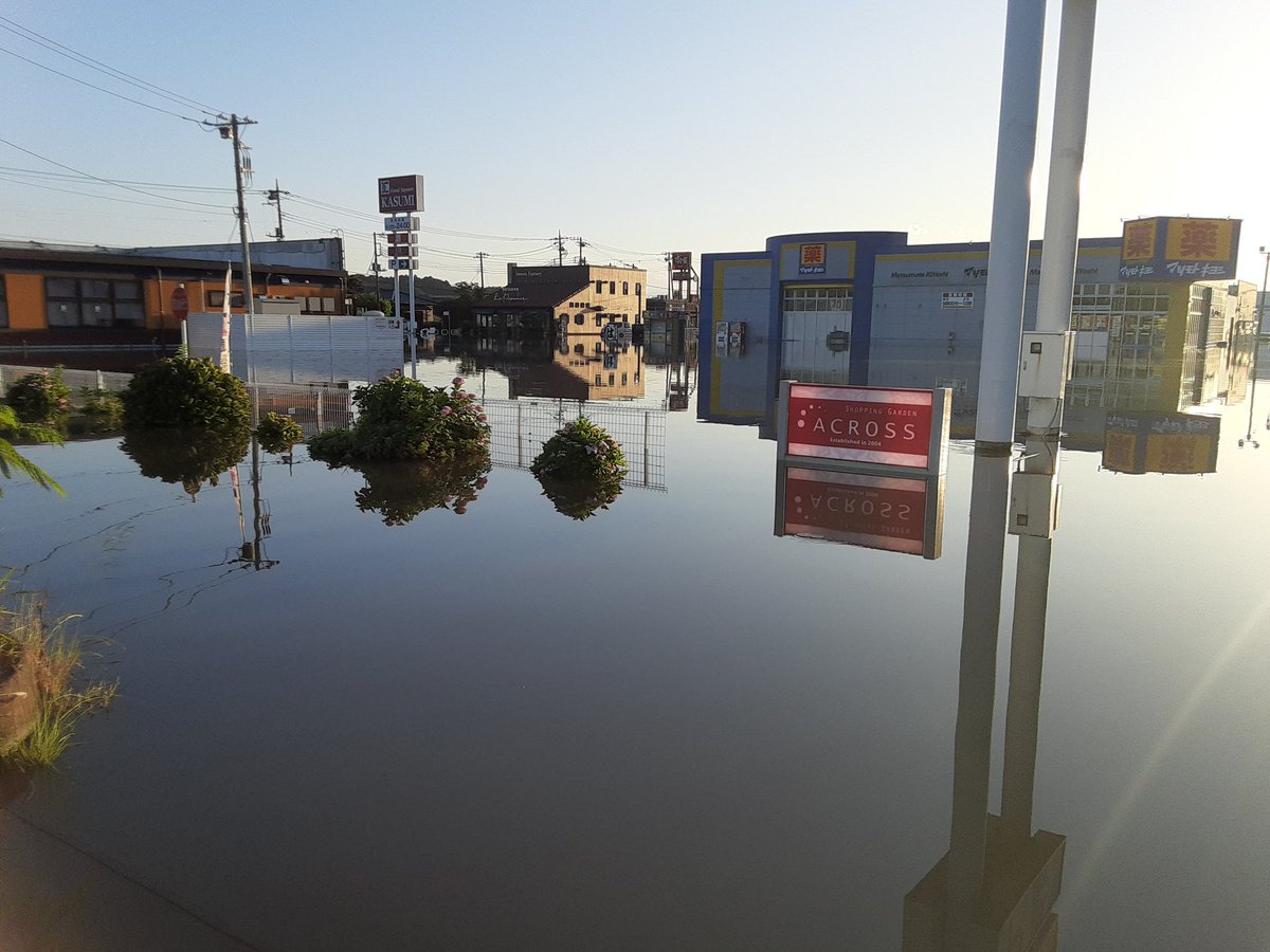 鉾田ショッピングセンター水没 これ、テレビの取材とか来たのかな？ 鉾田市にとって結構ひどい事件だよ。