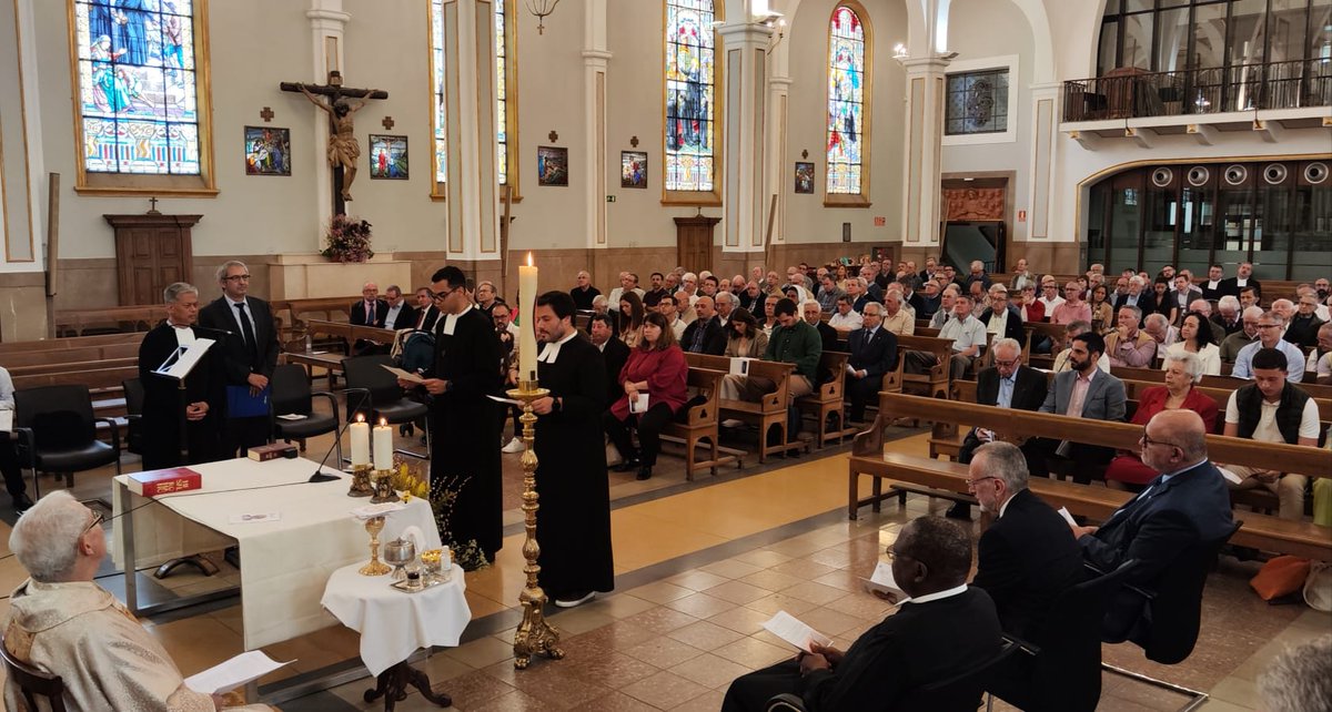 #HermanosDeLaSalle Acogemos a los Hermanos Joel y Miguel con gozo, que hoy hacen sus votos perpetuos, para vivir el seguimiento de Jesús, según nuestro compromiso lasaliano. Estamos dispuestos a compartir vida en la esperanza y la alegría de la fraternidad. #SomosLaSalle