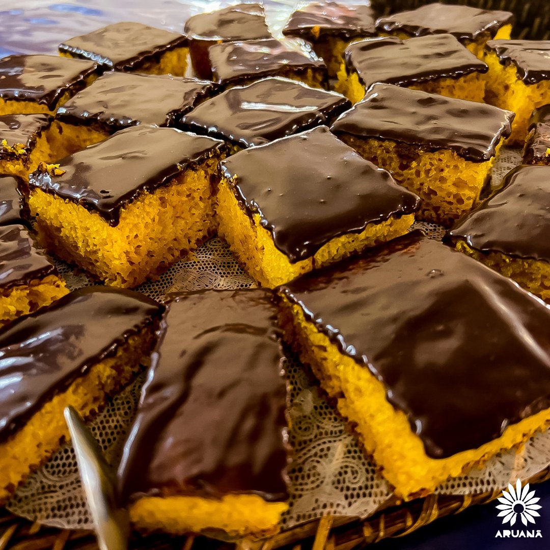 vemproaruana's tweet photo. Salivou? 🤤

Nada melhor que um bolo de cenoura com chocolate no café da manhã aqui do Aru, né? 🥕🍫

Quem mais aí é doido por esse bolo?

#aruanã #acampamentoaruanã #vemproaruanã #arulovers #vemproaru #férias #criança #escola #eventos https://t.co/TFVvy2x2R6