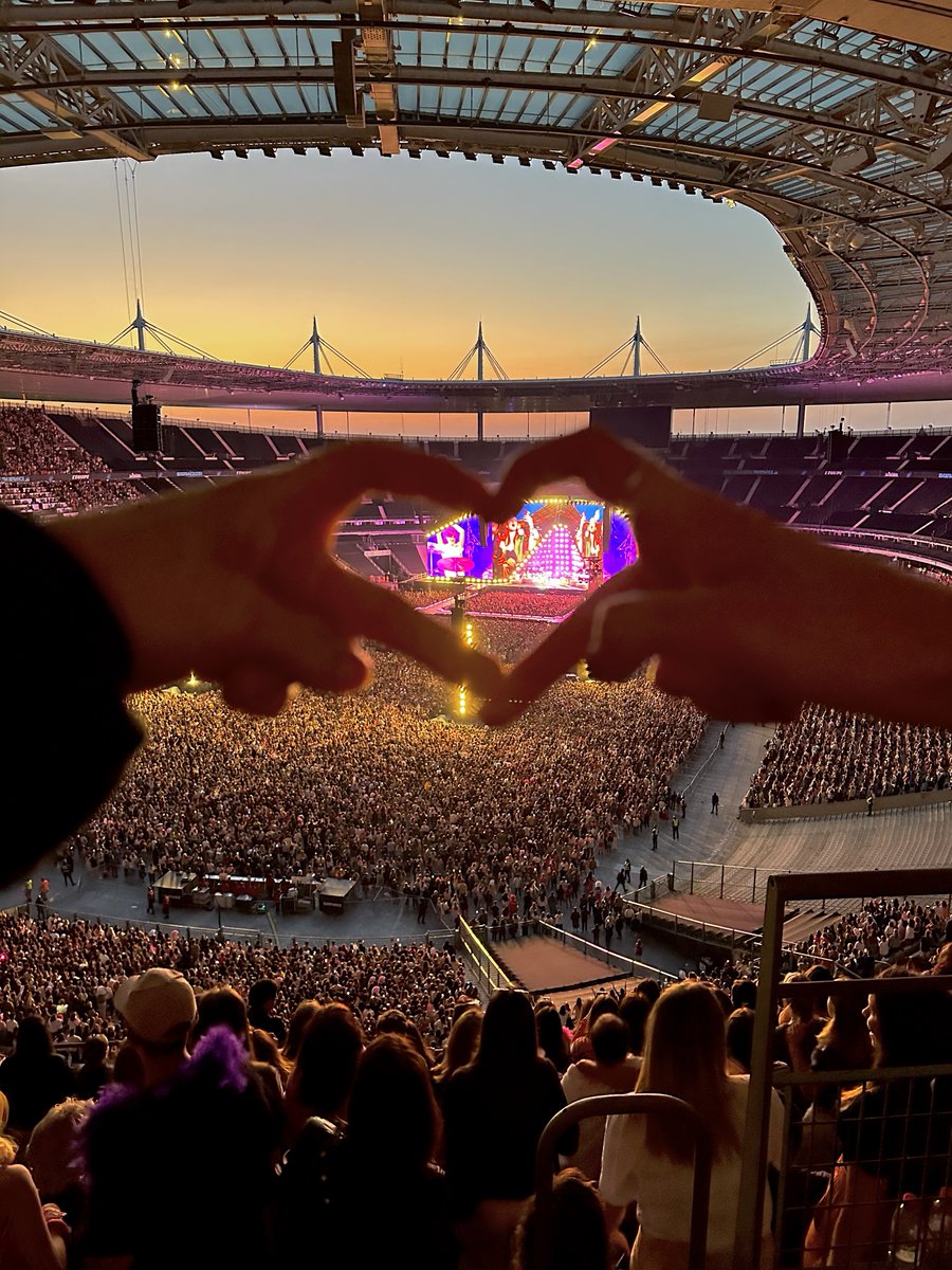 rory 🪩 tweet media